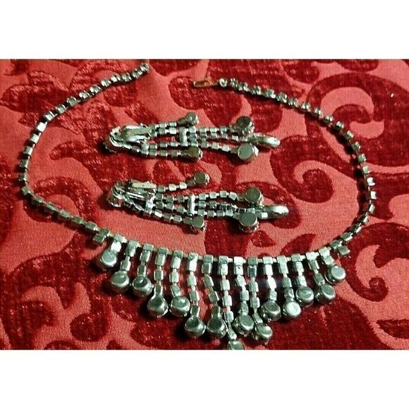Vintage unsigned rhinestone necklace and matching earrings - Picture 4 of 4